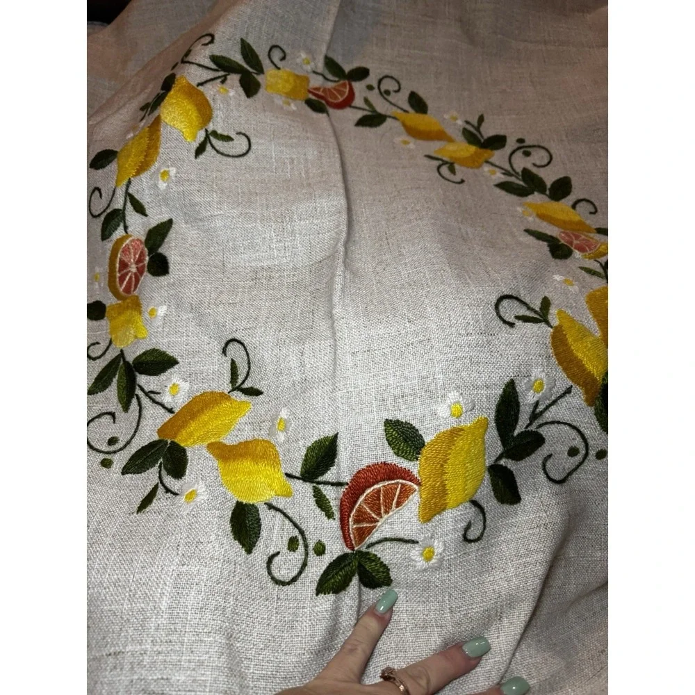 Brand NewVintage Cutwork floral fruit hand Embroidered Oval Tablecloth 63